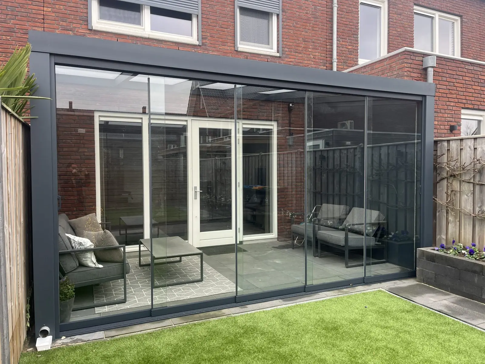 serre met aluminium afdak