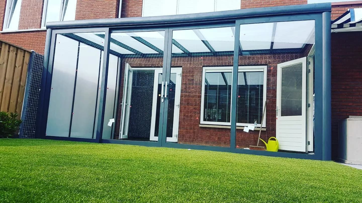terrasoverkapping met zonwering in limburg