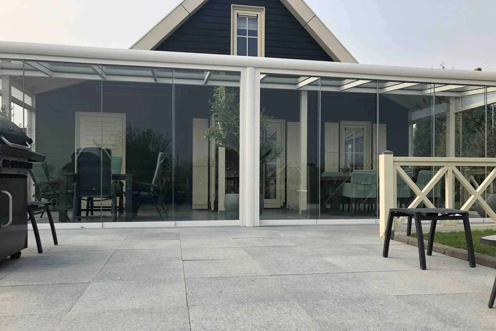 vooraanzicht van een veranda in helmond